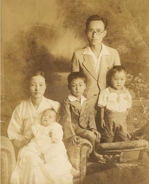 1941년 마산에서 가족사진