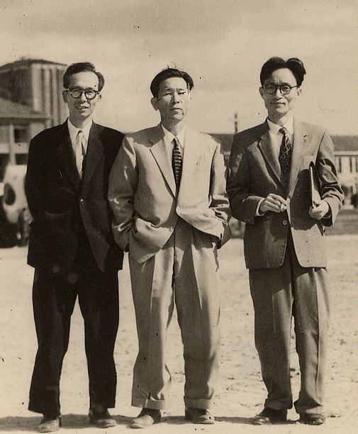 1956년 김영일, 이주홍씨와 부산에서