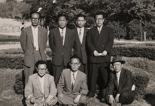 1957년 김영일, 박홍민, 어효선, 장수철, 최요안씨와 서울에서